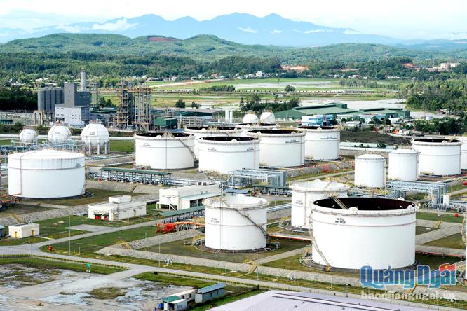 Nhà máy Lọc dầu Dung Quất đang đóng góp rất lớn đối với phát triển CN của tỉnh.