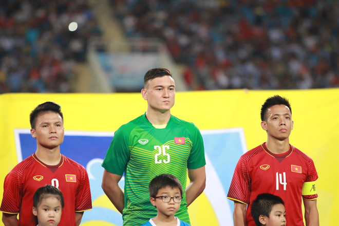 Thủ môn Đặng Văn Lâm (số 25) bị loại khỏi Olympic Việt Nam.