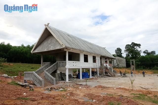 Công trình Nhà văn hóa thuộc Dự án “Bảo tồn và phát huy giá trị văn hóa thôn Làng Teng” đang được các đơn vị thi công