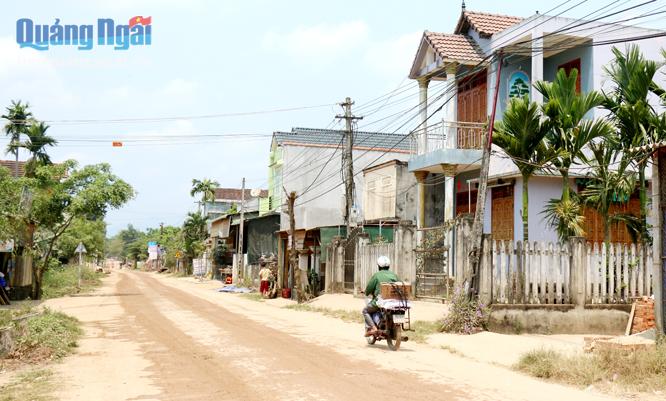 Những thôn, TDP không đảm bảo tiêu chí về diện tích, dân số sẽ được sáp nhập. Trong ảnh: Một khu dân cư ở xã Bình Trung (Bình Sơn).                                    Ảnh: BS