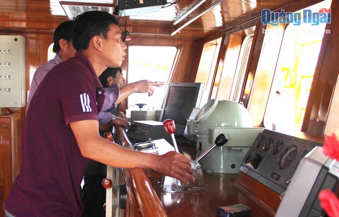  Thiết bị định vị vệ tinh giúp ngư dân nắm bắt kịp thời thông tin để chủ động ứng phó với các rủi ro thiên tai trên biển.