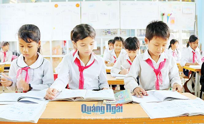 Học sinh Trường Tiểu học bán trú Sơn Ba (Sơn Hà).