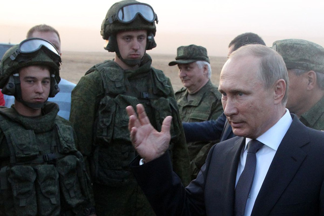 Tổng thống Putin thị sát một cuộc tập trận tại Nga (Ảnh: TASS)