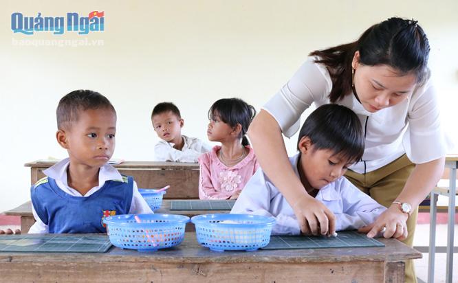 Trường Tiểu học Sơn Tân (Sơn Tây) vẫn duy trì điểm lẻ trong năm học 2018-2019, dù chỉ có 6-7 học sinh.