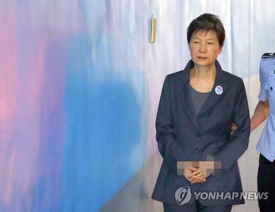 Cựu Tổng thống Hàn Quốc Park Geun-hye trong phiên tòa tại Seolul ngày 31-7-2017. ẢNh: YONHAP