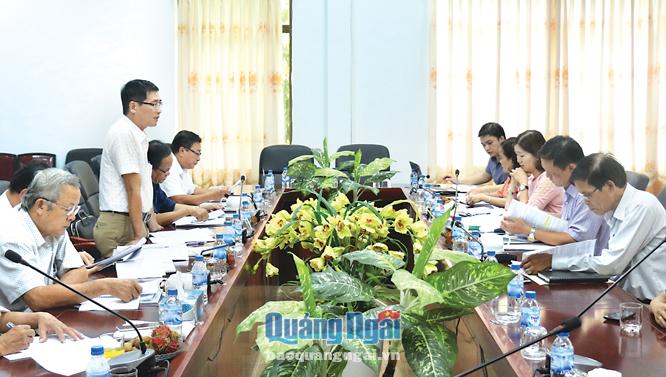 Phó Chủ tịch Thường trực Uỷ ban MTTQ Việt Nam tỉnh Trần Hòa phát biểu tại buổi làm việc với Sở Công thương. Ảnh: Bá Sơn