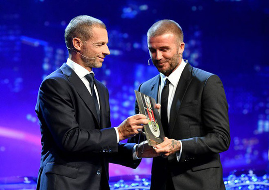  Beckham được chính chủ tịch UEFA tôn vinh tại lễ bốc thăm