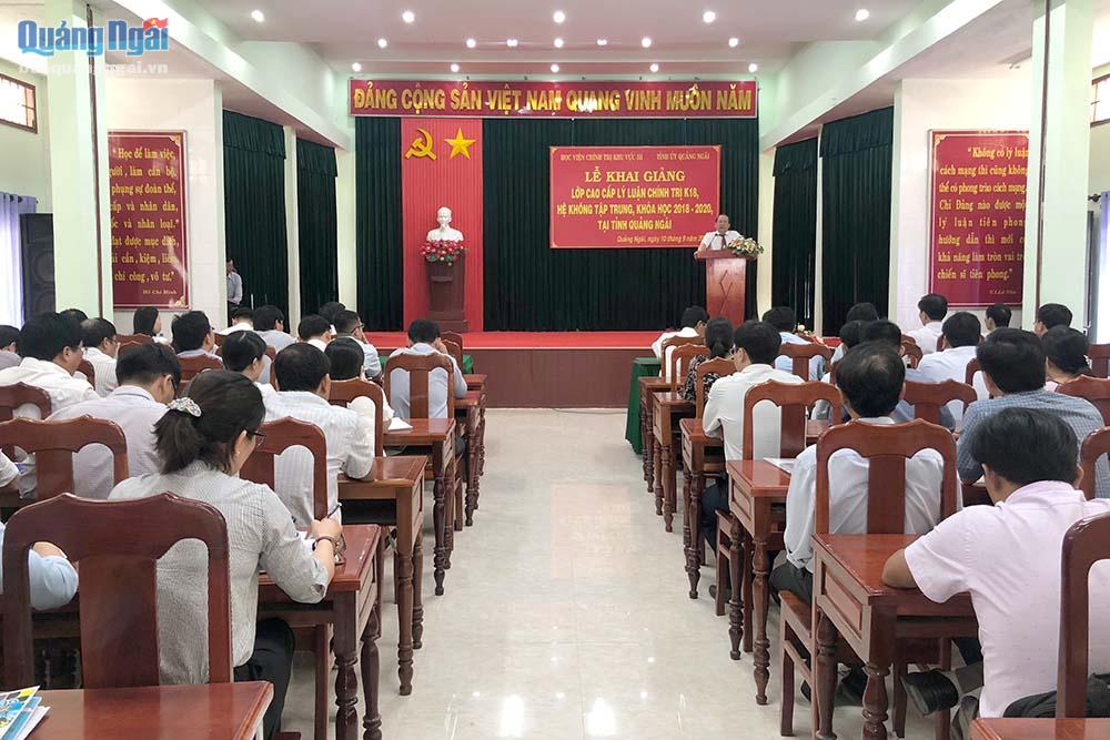 Phó Bí thư Thường trực Tỉnh ủy Nguyễn Thanh Quang phát biểu tại lễ khai giảng