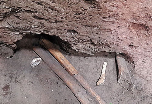Xương người tiền sử được phát hiện trong hang động núi lửa Krông Nô. Ảnh: Báo Đắk Nông