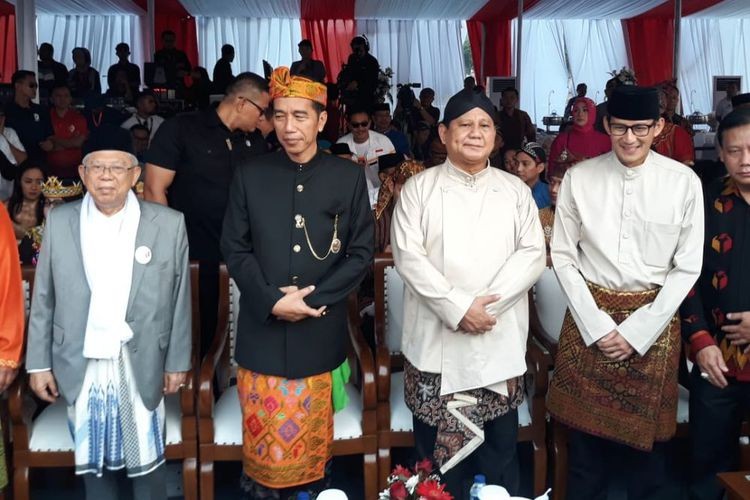 Các ứng viên trong liên danh tranh cử tại buổi lễ (từ trái sang: Ông Ma'ruf Amin và Tổng thống Widodo, ông Prabowo Subianto và ông Sandiaga Uno). Ảnh: Jakarta Post