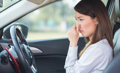 Mùi hôi trong xe là điều khiến nhiều tài xế cảm thấy khó chịu.