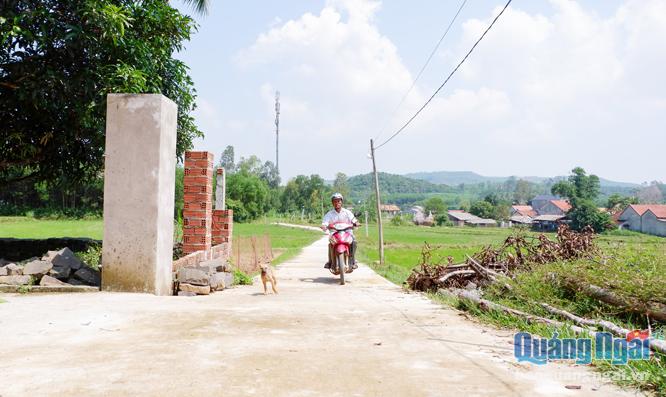 Tuyến đường ở xóm 2, thôn Trường Thọ, xã Tịnh Phong (Sơn Tịnh) được bê tông sạch sẽ.