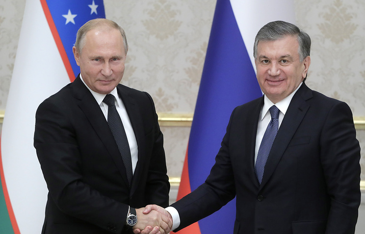 Tổng thống Nga Putin và Tổng thống Uzbekistan Shavkat Mirziyoyev tại cuộc gặp ngày 19-10 ở Tashkent. Ảnh: TASS