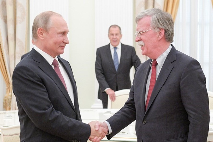 Tổng thống Vladimir Putin gặp Cố vấn An ninh quốc gia Mỹ John Bolton ở Mátxcơva hồi tháng 6.2018. Ảnh: TASS