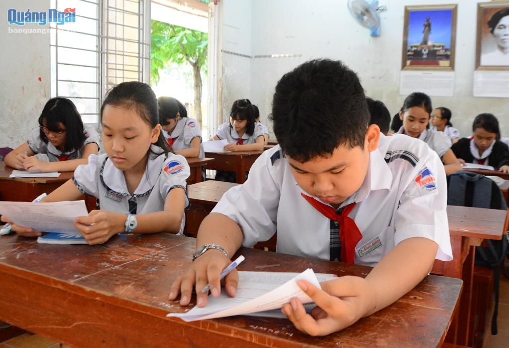 Học sinh Trường THCS Nguyễn Nghiêm kiểm tra 1 tiết môn tiếng Anh.