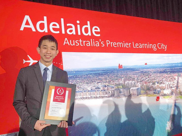 Trần Huỳnh Minh Tuấn được vinh danh là sinh viên quốc tế xuất sắc nhất Nam Úc năm 2018 (ảnh NVCC)