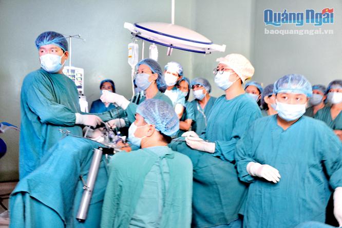  Phẫu thuật nội soi tại Bệnh viện đa khoa tỉnh.