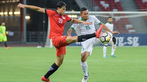  ​Indonesia (áo đỏ) chơi không sắc nét trong trận ra quân