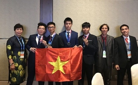 Đoàn Việt Nam tham dự cuộc thi Olympic Thiên văn học và Vật lý thiên văn quốc tế - Ảnh: TTXVN