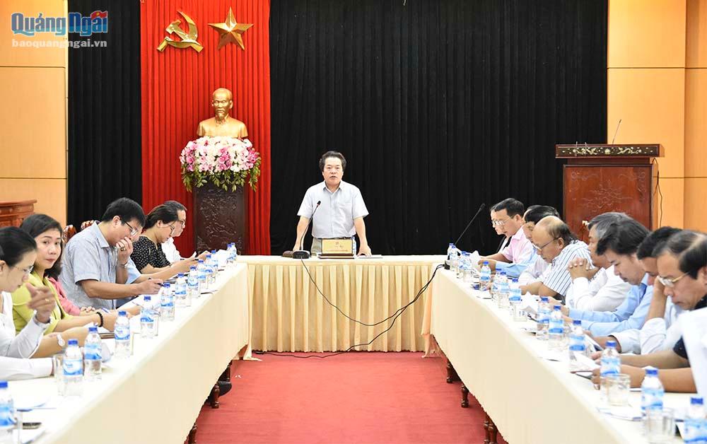 Phó Chủ tịch HĐND tỉnh Võ Phiên phát biểu tại cuộc họp