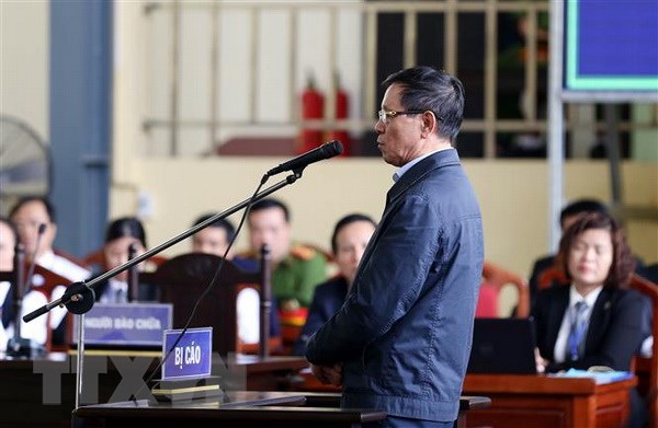 Bị cáo Phan Văn Vĩnh, nguyên Tổng cục trưởng Tổng cục cảnh sát trả lời trước tòa. (Ảnh: Trung Kiên/TTXVN)