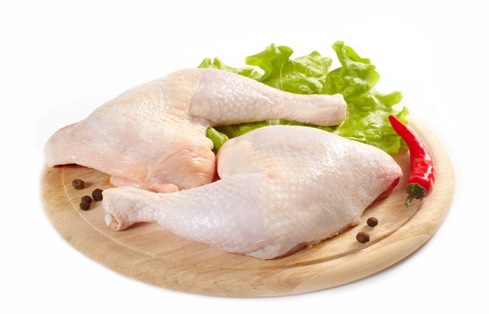 Thịt gà là thực phẩm chứa nhiều vitamin nhóm B giúp tạo máu và hỗ trợ hệ thần kinh khỏe mạnh.