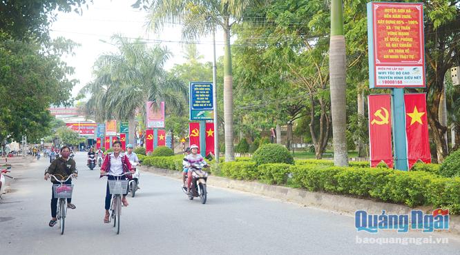 Tuyến đường trung tâm huyện được xây dựng, tạo diện mạo mới cho thị trấn Di Lăng (Sơn Hà).    