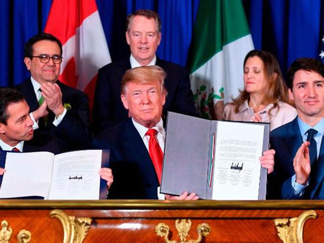 Từ trái sang: Tổng thống Mexico Enrique Peña Nieto, Tổng thống Mỹ Donald Trump, Thủ tướng Canada Justin Trudeau trong lễ ký thỏa thuận thương mại mới thay thế NAFTA tại Argentina ngày 30-11. Ảnh: CNN