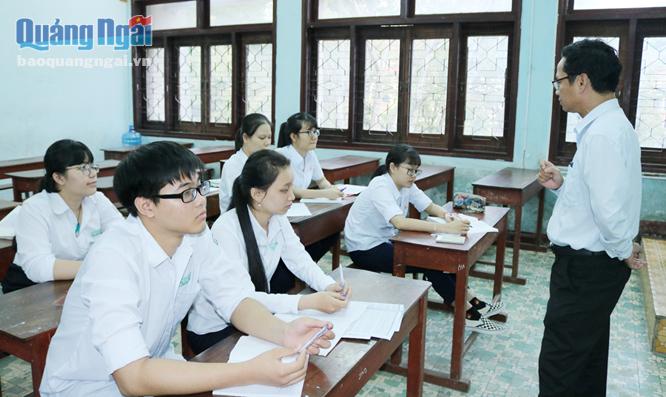 Thầy và trò Trường THPT chuyên Lê Khiết dồn sức ôn tập để chuẩn bị cho kỳ thi chọn học sinh giỏi quốc gia 2019.