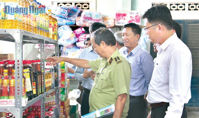 Điểm bán hàng Việt Nam cố định tại cửa hàng Chính Ơn, ở đội 10, thôn Tây, xã Tịnh Sơn (Sơn Tịnh).