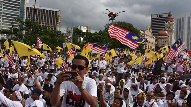 Hàng nghìn người tụ tập biểu tình ở quảng trường Merdeka, trung tâm thủ đô Kuala Lumpur. Ảnh: channelnewsasia.com