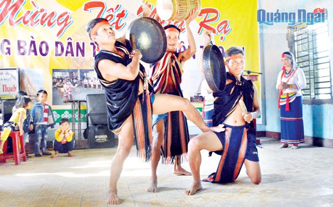 Huyện Bình Sơn đầu tư gần 4 tỷ đồng để khôi phục các giá trị văn hóa truyền thống của đồng bào Cor ở xã Bình An.