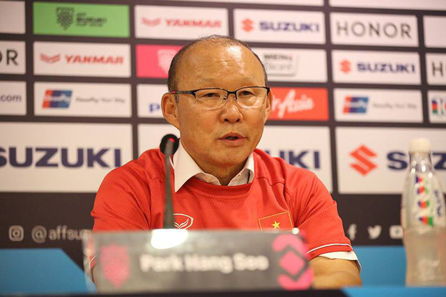 HLV Park Hang Seo xúc động sau khi đội tuyển Việt Nam vô địch AFF Cup 2018