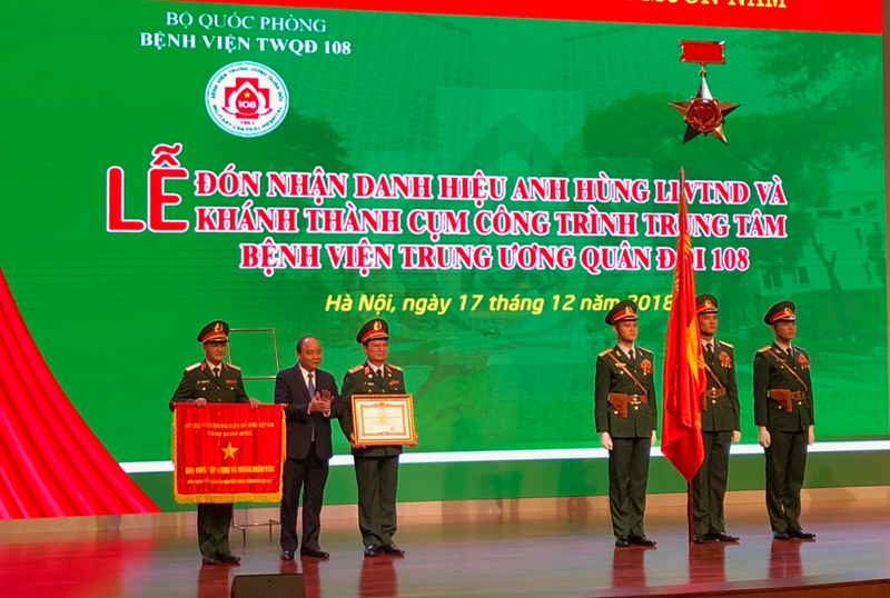  Thủ tướng Nguyễn Xuân Phúc trao danh hiệu Anh hùng Lực lượng vũ trang nhân dân lần thứ 2 cho Bệnh viện trung ương Quân đội 108