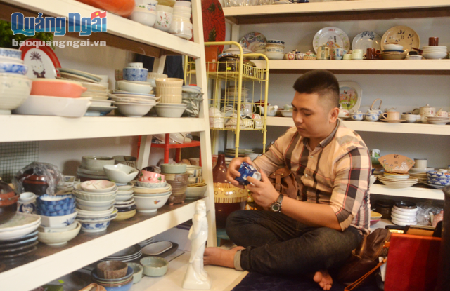Anh Trần Tú với những sản phẩm gốm Nhật độc đáo, mới lạ ngày càng được khách hàng yêu thích.