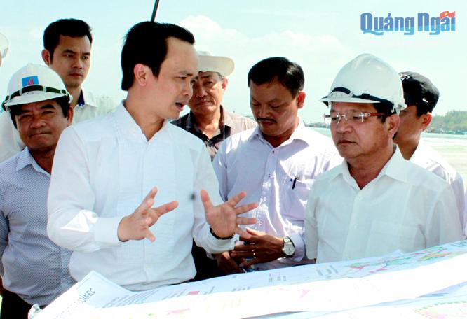 Bí thư Tỉnh ủy Lê Viết Chữ và lãnh đạo Tập đoàn FLC trực tiếp đi khảo sát địa điểm đầu tư dự án du lịch, nghỉ dưỡng tại Bình Sơn.