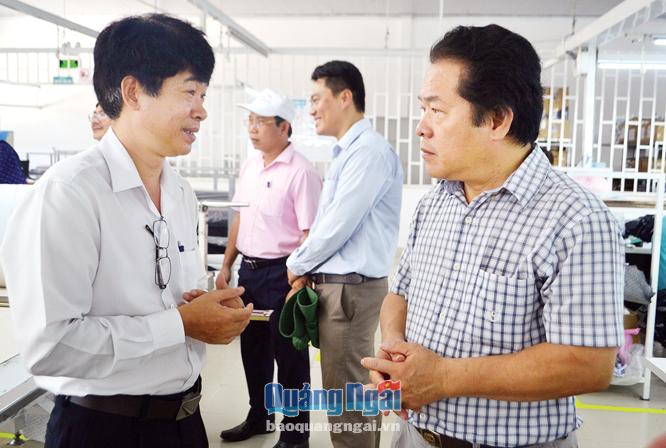  Đoàn Giám sát của HĐND tỉnh kiểm tra công tác xử lý vệ sinh môi trường tại Cụm Công nghiệp Bình Nguyên (Bình Sơn).                                                                                                                                                  ẢNH: TL