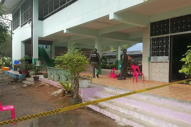 Hiện trường vụ xả súng ở một trường học ở tỉnh Pattani, miền Nam Thái Lan ngày 10-1 - Ảnh: BANGKOK POST