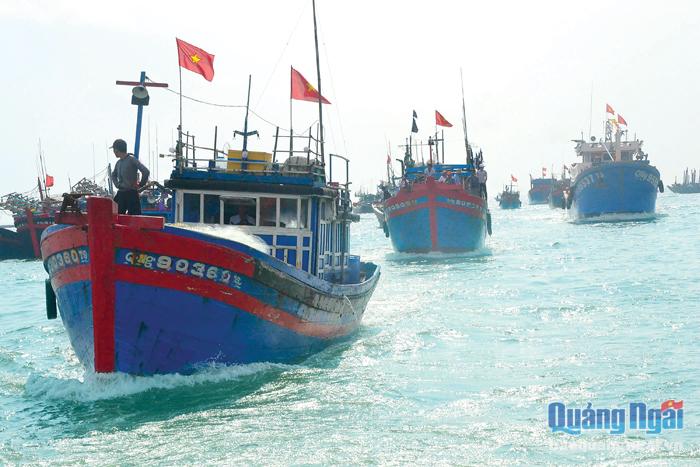  Nhờ sự hỗ trợ của Quỹ Hỗ trợ ngư dân Quảng Ngãi mà nhiều ngư dân vững tâm đóng tàu công suất lớn, để vươn khơi bám biển.                                                                                                                                                             Ảnh: TL