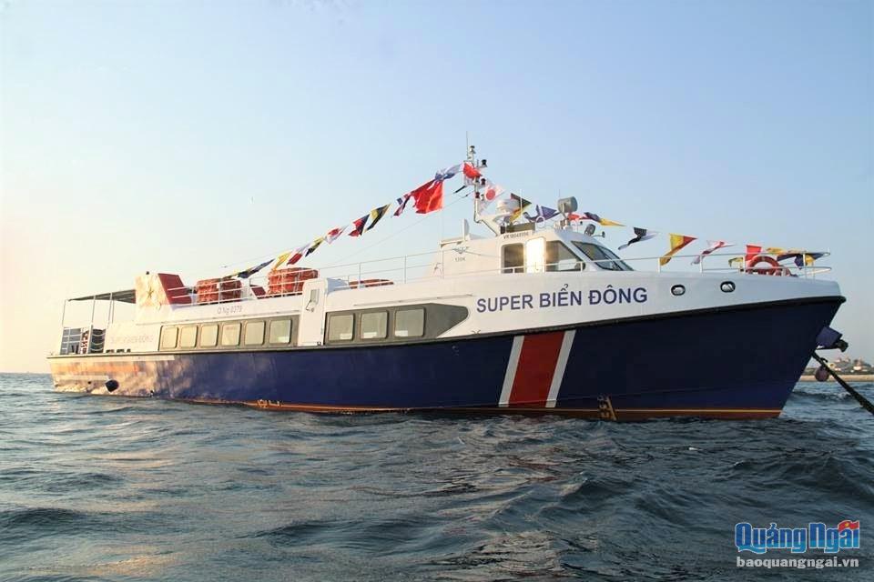 Tàu Super Biển Đông là tàu chở hành khách hiện đại nhất đang hoạt động trên tuyến Sa Kỳ- Lý Sơn
