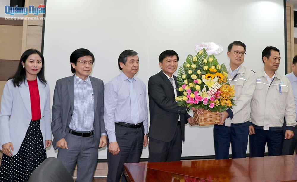 Chủ tịch UBND tỉnh Trần Ngọc Căng chúc Tết Công ty Thép Hòa Phát Dung Quất