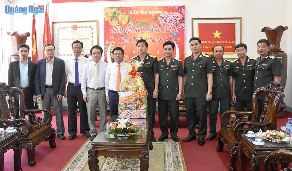 Bí thư Tỉnh ủy và các đồng chí lãnh đạo tỉnh chúc Tết Bộ chỉ huy quân sự tỉnh