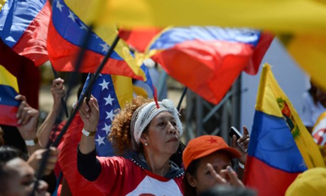 Người ủng hộ Tổng thống Maduro tập trung tại  Caracas hôm 7/2. Ảnh: AFP.