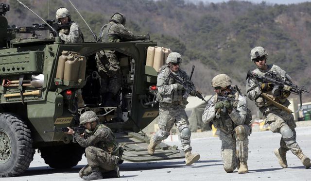 Tổng thống Mỹ Donald Trump từng kêu gọi Hàn Quốc tăng đóng góp để san sẻ gánh nặng chi phí duy trì hiện diện quân sự ở bán đảo Triều Tiên. (Ảnh: Getty)