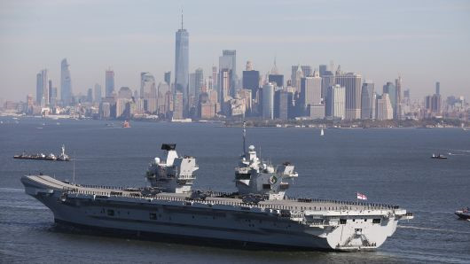 Tàu sân bay HMS Queen Elizabeth trị giá 3 tỷ bảng Anh (khoảng 3,9 tỷ USD) tại New York. Ảnh: Hải quân Hoàng gia Anh.