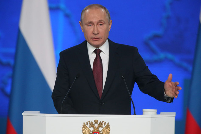 Tổng thống Nga Vladimir Putin đọc Thông điệp liên bang đầu tiên trong nhiệm kỳ Tổng thống thứ tư của ông.