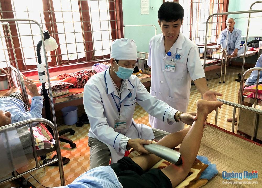 Bác sĩ Nguyễn Văn Đồng đã thể hiện tinh thần trách nhiệm cao vì người bệnh và công hiến hết mình vì nghề Y