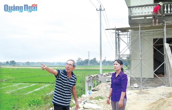 Ông Lê Việt Hùng, ở xã Phổ Thuận (Đức Phổ) được xây dựng nhà ở khi cấp ủy vào cuộc chỉ đạo di dời đường dây điện cao thế.