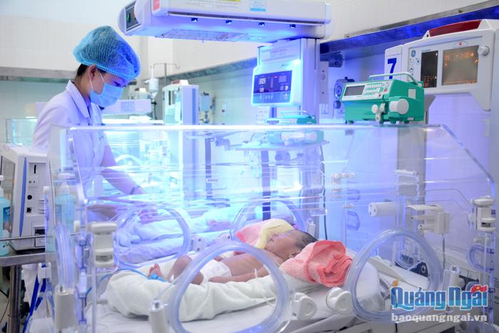  Trẻ sơ sinh được chăm sóc tại Bệnh viện Sản -  Nhi tỉnh.