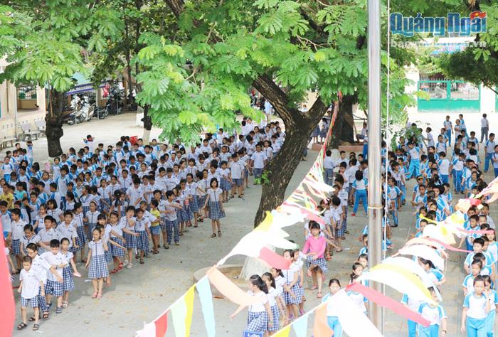 Trẻ em cần được bảo vệ trong chính trường học (Trong ảnh: Học sinh Trường Tiểu học Trần Phú)